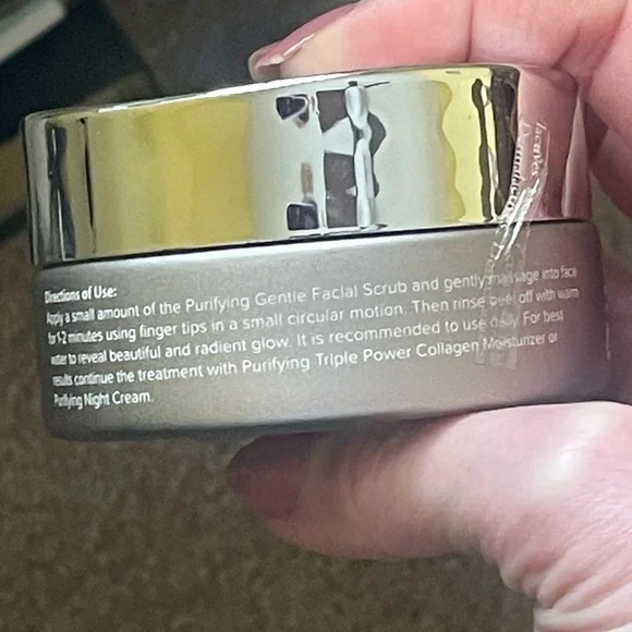 DERMALACTIVES PURIFYING GENTLE FACIAL SCRUB
EXFOLIATING AND HYDRATES MSRP $140 - Picture 3 of 6